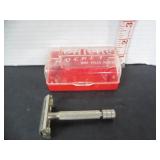 VINTAGE GILLETTE 'ROCKET' SAFETY RAZOR IN CASE