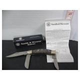 BOXED SMITH & WESSON POCKET KNIFE