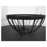 HEAVY METAL HANGING PLANT HOLDER