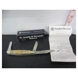 BOXED SMITH & WESSON POCKET KNIFE