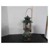 VINTAGE COLEMAN 220 LANTERN