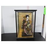 GEISHE DOLL IN GLASS DISPLAY CASE
