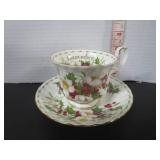 1970 ROYAL ALBERT 'FLOWER OF THE MONTH' CUP&SAUCER