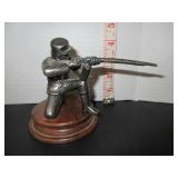 VINTAGE METAL KNEELING SOLDIER PAPERWEIGHT
