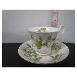 ROYAL ALBERT 'WHITE TRILLIUM' CUP & SAUCER