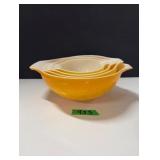 (4) Pyrex Nesting Bowls - 'Daisy Cinderella'