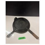 McClary No 9 Cast Iron Waffle Iron