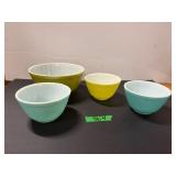 (4) Pyrex Nesting Bowls