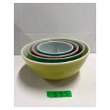(4) Pyrex Nesting Bowls