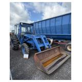 Universal 4X4 Tractor w/ Cab & Loader