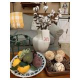 LOT OF DECORATIVE ACCESSORIES