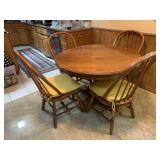 OAK PEDESTAL DINING TABLE W/ 4 CHAIRS