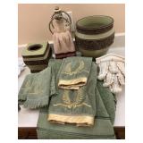 GREEN BATHROOM COUNTER SET & LUXURY TOWELS