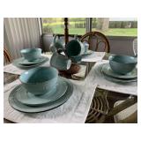 16 PC HOME ESSENTIALS DINNERWARE
