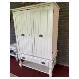 WHITE ENTERTAINMENT CENTER W/ SANYO TV W/ REMOTE