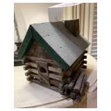 7.5 ' LOG CABIN DECORATIVE BIRDHOUSE