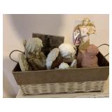 LOT OF ANGELS AND RELIGIOUS OBJECTS