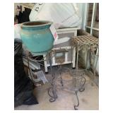 3 METAL PLANT STANDS AND POTTERY FLOWER POT
