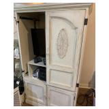 WHITE PAINTED ENTERTAINMENT CENTER W/ 32 ' TV,