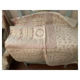 FULL SIZE MACHINE QUILTED FLORAL PATCHWORK QUILT