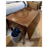 BASSETT QUEEN ANNE DROP-LEAF SIDE TABLE W/ HEAVY