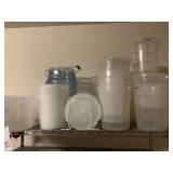 LOT OF RESTAURANT PLASTIC MEASURING CONTAINERS