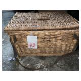 VINTAGE PICNIC BASKET HAMPER