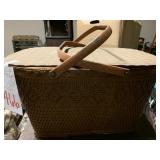 VINTAGE PICNIC BASKET