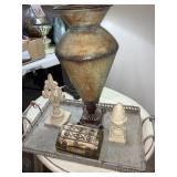 5 PCS OF DECORATIVE ACCESSORIES INCLUDING TRAY