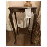 ANTIQUE MAHOGANY SIDE TABLE - 16 X 16 X 30.5 '