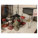 BIRD FEEDERS & DECORATIVE OUTDOOR ACCESSORIES