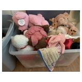 LARGE LOT OF STUFFED ANIMALS