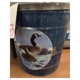 METAL HANDLED POPCORN CAN W/ GEESE