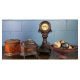 4 DECORATIVE TABLE ARTICLES