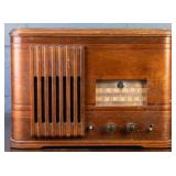 ANTIQUE ART DECO SILVERTONE WALNUT RADIO