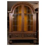 ENGLISH JACOBEAN STYLE STAINED GLASS VITRINE CABIN