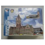 NIOB Walther's Milwaukee Style Station & Train See