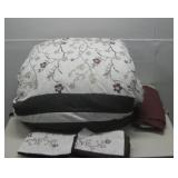 Comforter Set W/Accent Pillows Sz 90' x 90'