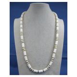 Vtg White & Gold Tone Beaded Fashion Necklace