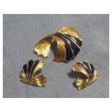 Vtg Gold Tone Costume Jewelry Set Earrings/Pendant