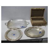 Vtg Wicker Picnic Basket W/Three Large See