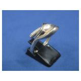 Silvertone Lily Pattern Ring W/Pearl