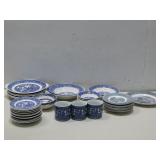 Vtg Blue & White Willow Wear Royal See