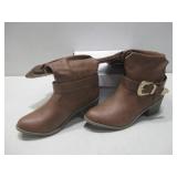 NIB Fashion Boots W/Gold Buckle Size Eur 39