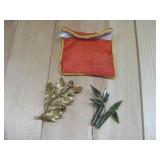 Vtg Carved Jade & Gold Tone Brooch/ Pin