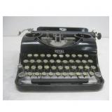 Vtg Royal Junior Portable Typewriter