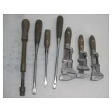 6 miscellaneous perfect handle screwdrivers See