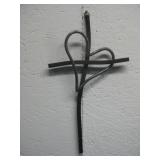 Metal Cross With Heart Detail 12'