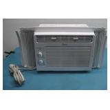 Midea 5,000 BTU Window A/C Powers On