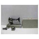 Vtg Singer Sewing Machine In Case See Info